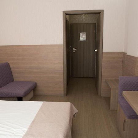 Mini Elegant Hotel Киев Екстериор снимка