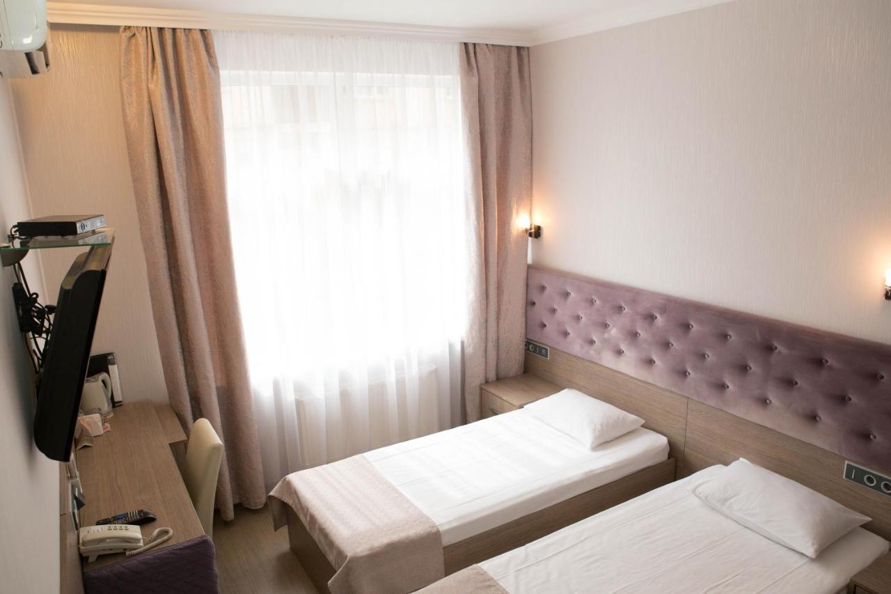 Mini Elegant Hotel Киев Екстериор снимка