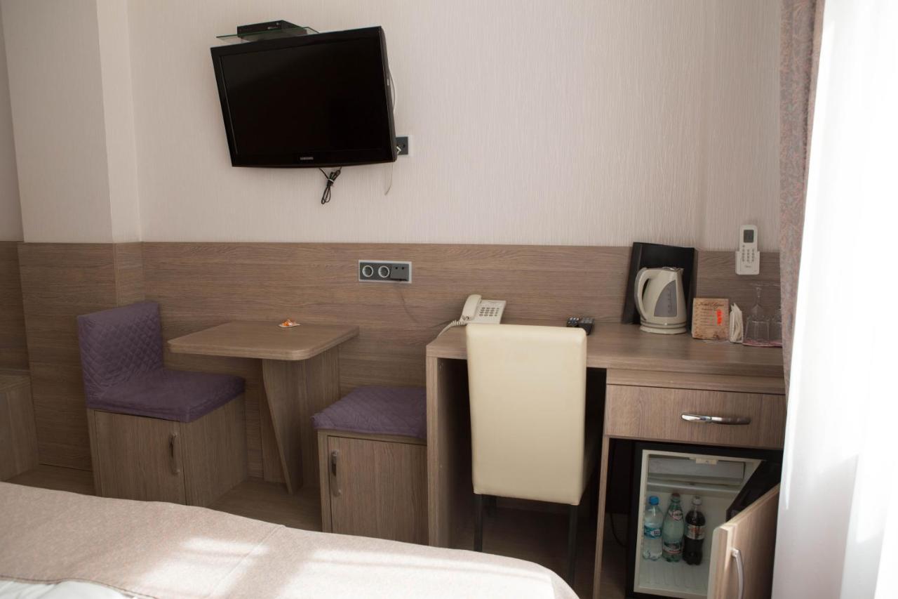 Mini Elegant Hotel Киев Екстериор снимка