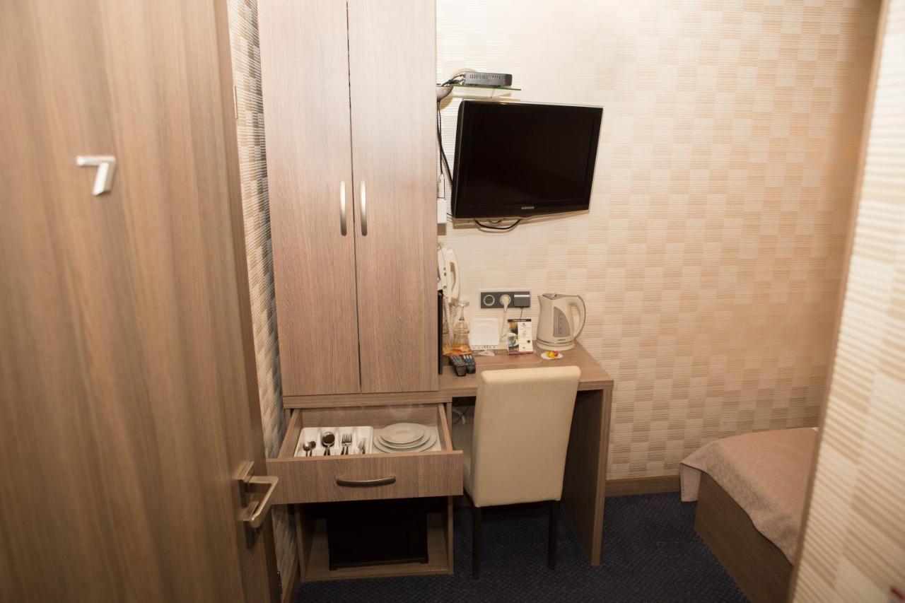 Mini Elegant Hotel Киев Екстериор снимка