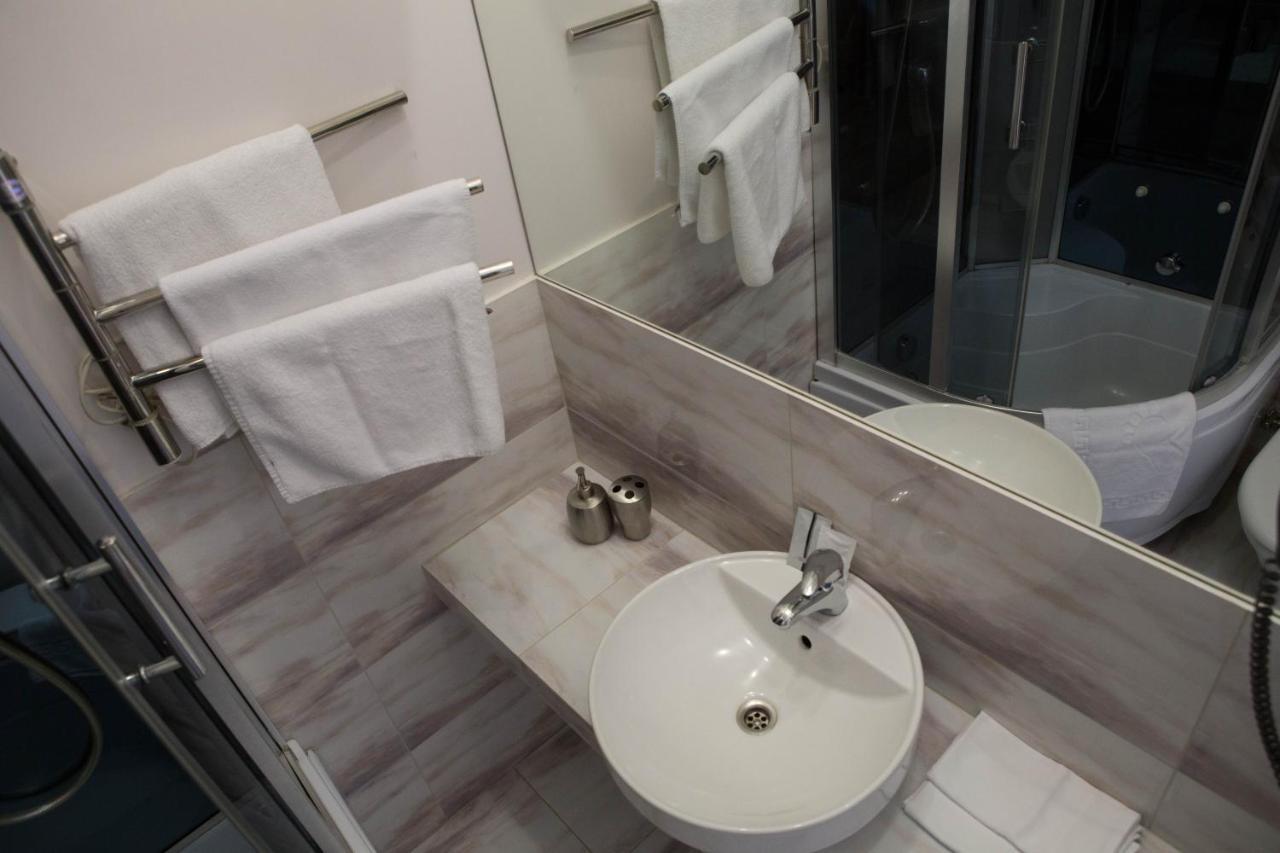 Mini Elegant Hotel Киев Екстериор снимка
