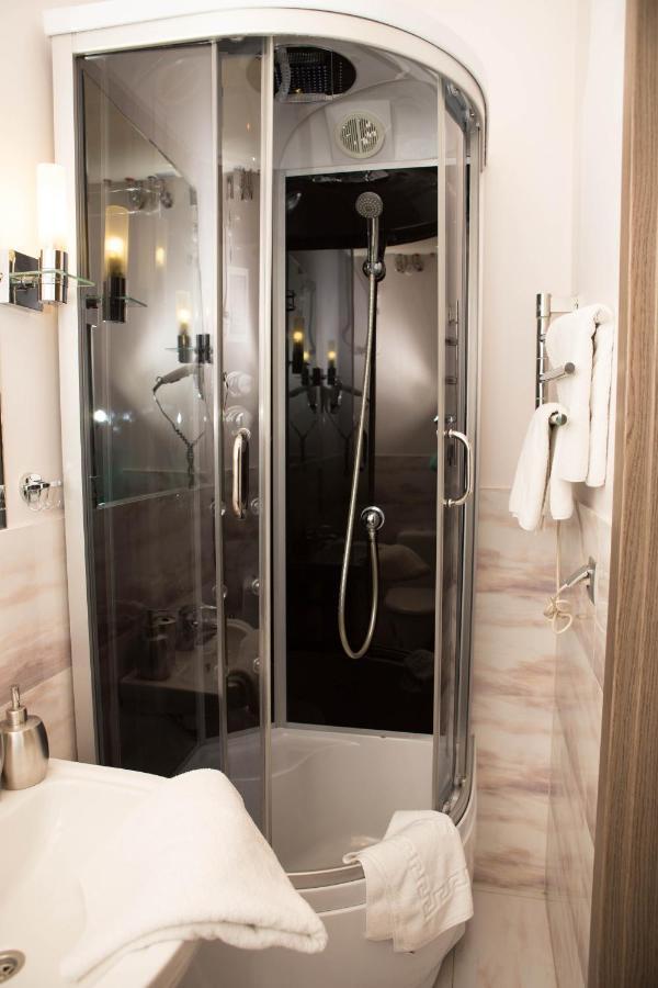 Mini Elegant Hotel Киев Екстериор снимка