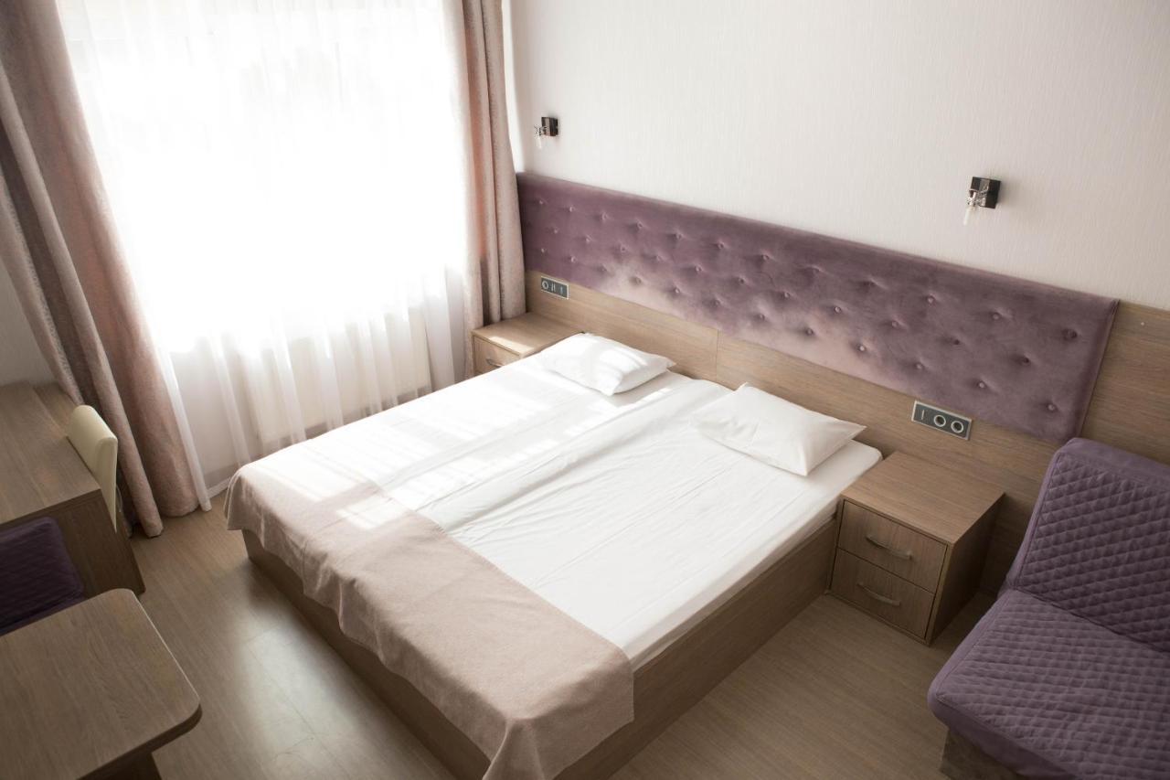 Mini Elegant Hotel Киев Екстериор снимка