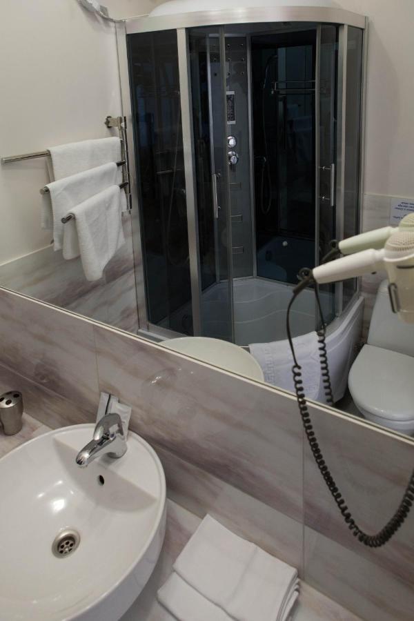 Mini Elegant Hotel Киев Екстериор снимка