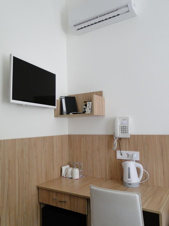 Mini Elegant Hotel Киев Екстериор снимка