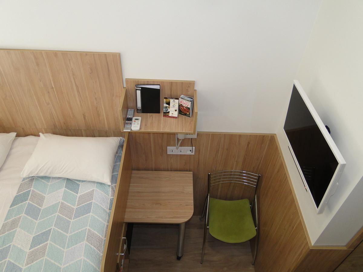 Mini Elegant Hotel Киев Екстериор снимка